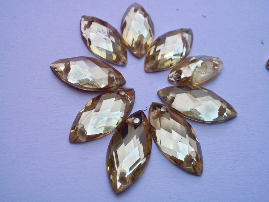 Kamienie akrylowe - złote kłoski, dł. 12 mm, szer. 7-8 mm, 120 sztuk