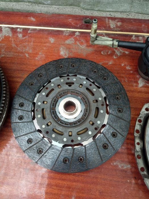 Двохмасовий маховик