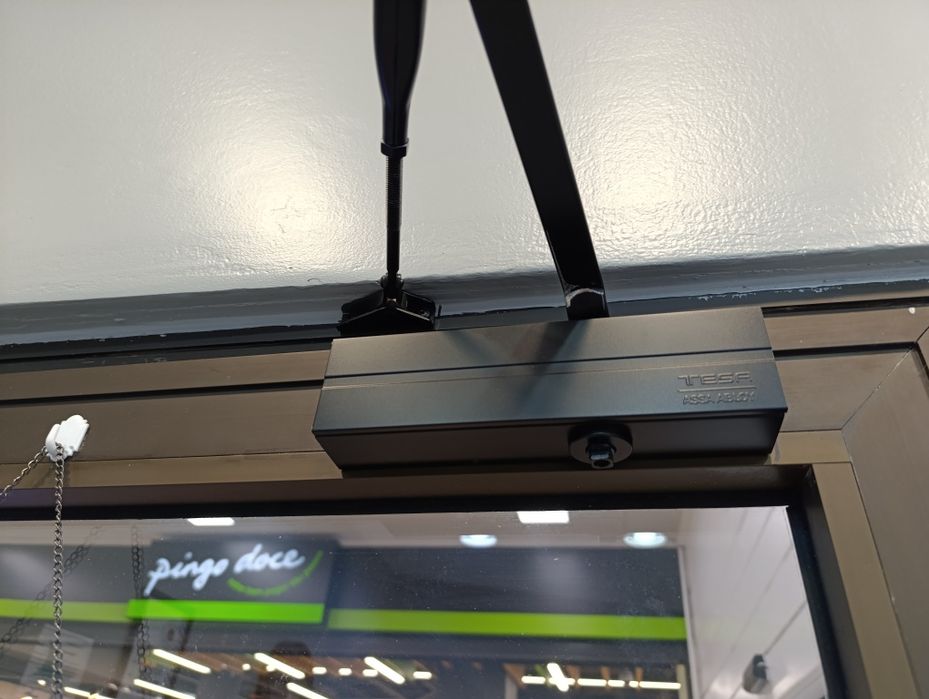 Chaveiro para instalação fechaduras, abertura e reparação de portass