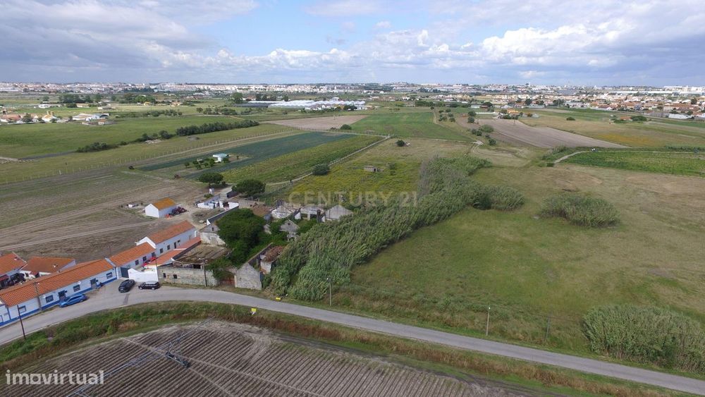 Mixed urban plot of 13,120 m² with construction approval (60%)