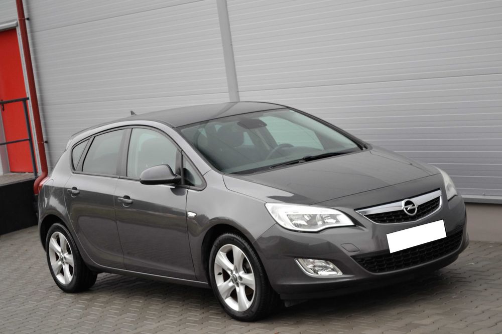Opel Astra J 1.6 115KM**Navi**Klimatyzacja**Czujniki parkowania