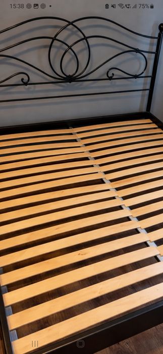 Rama łóżka ze stelażem