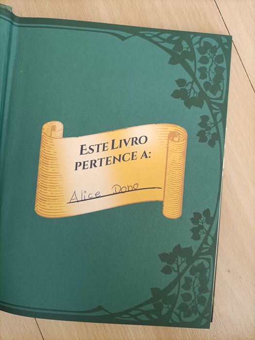 4 livros- coleção "encanto"