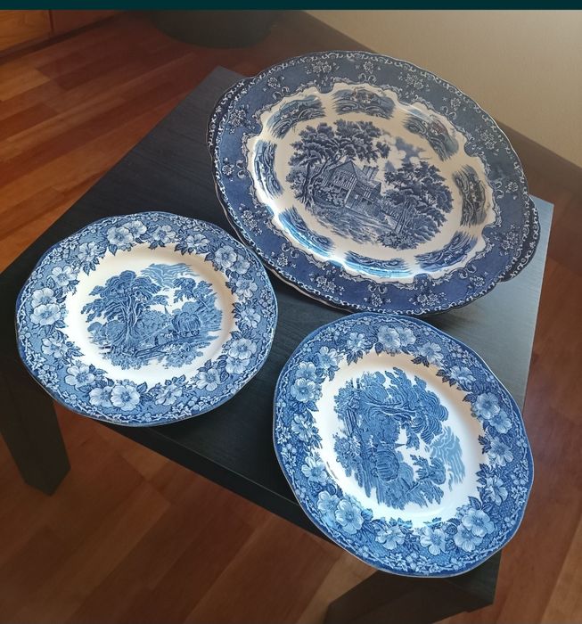 Vendo 1 Travessa, 1 Saladeira/Taça e 2 pratos - Louça Inglesa
