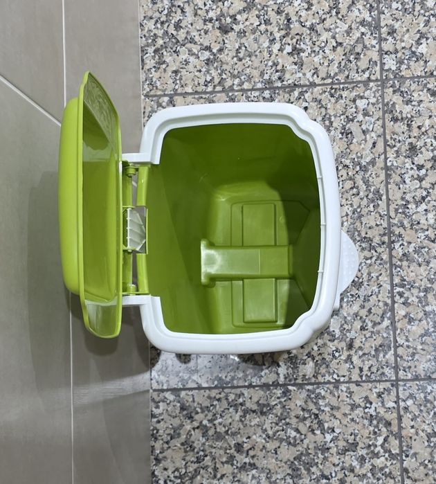 Caixote do lixo verde