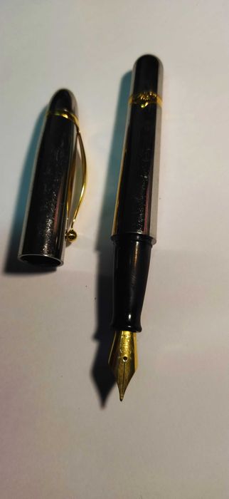 Canetas de tinta permanente antigas em bom estado - só 3 disponíveis