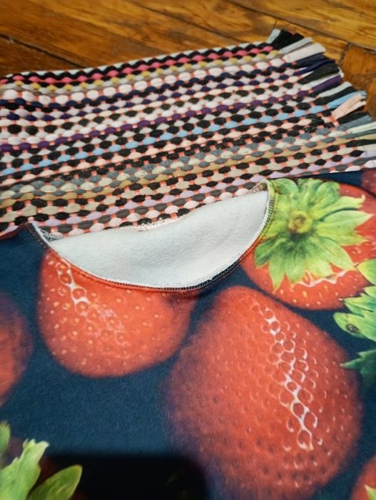Bluza w truskawki