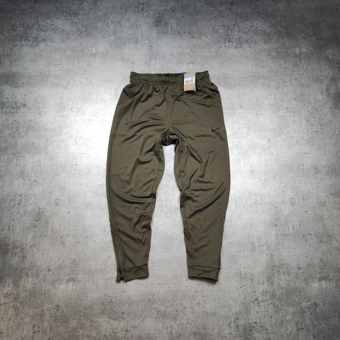 MĘSKIE PREMIUM Dresy Joggery Oliwka Logo Dri-Fit Nowe Spodnie Trening