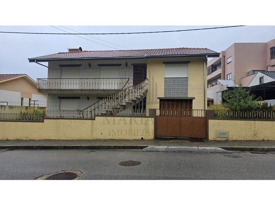 **Moradia de 4 frentes em Arcozelo - Oportunidade Única! **