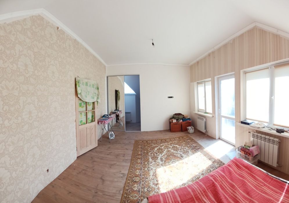 Будинок з незавершеним ремонтом 178м.кв. з гаражем