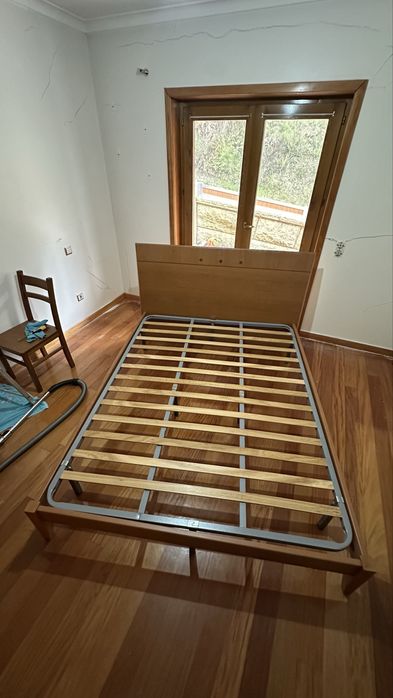 Cama c/ estrado para colchão 150x200