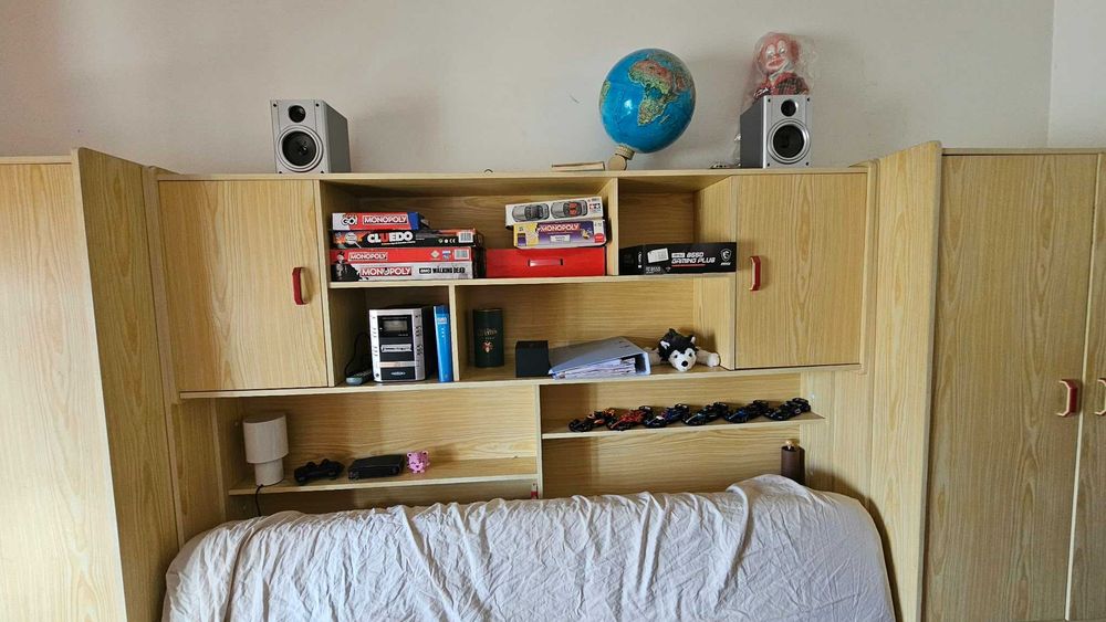 Conjunto de 2 roupeiros + estante