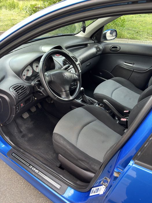 Peugeot 206 1.1л  2004р