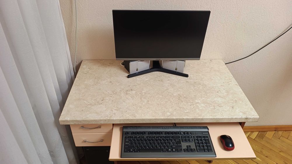 Повний комплект ПК + монітор + стіл + акустика + миша і клавіатура