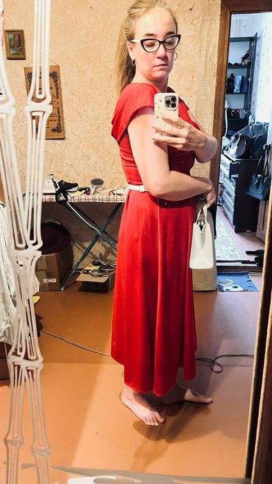 вишукана червона сукня