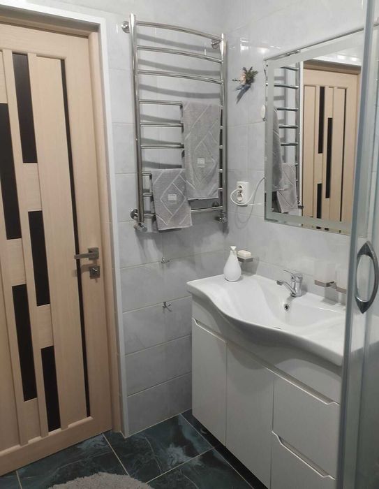 Простора та світла двокімнатна квартира.