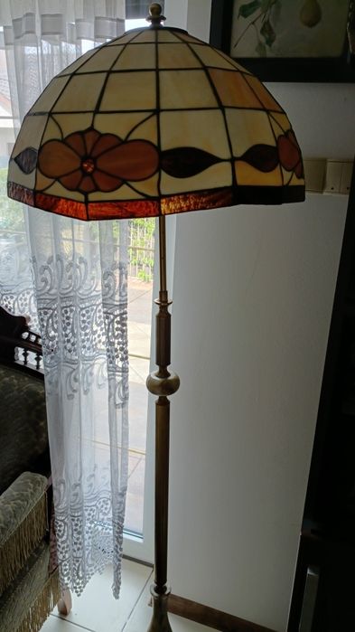 Lampa stojąca witrażowa