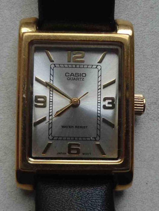 женские наручные часы Casio LTP-1234  с золотистым корпусом и браслетом