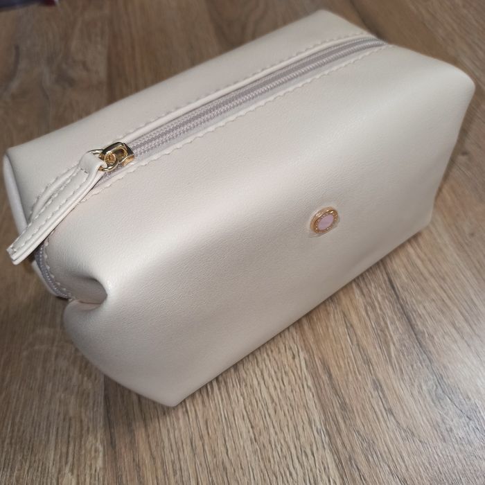 Kosmetyczka Bvlgari Emirates