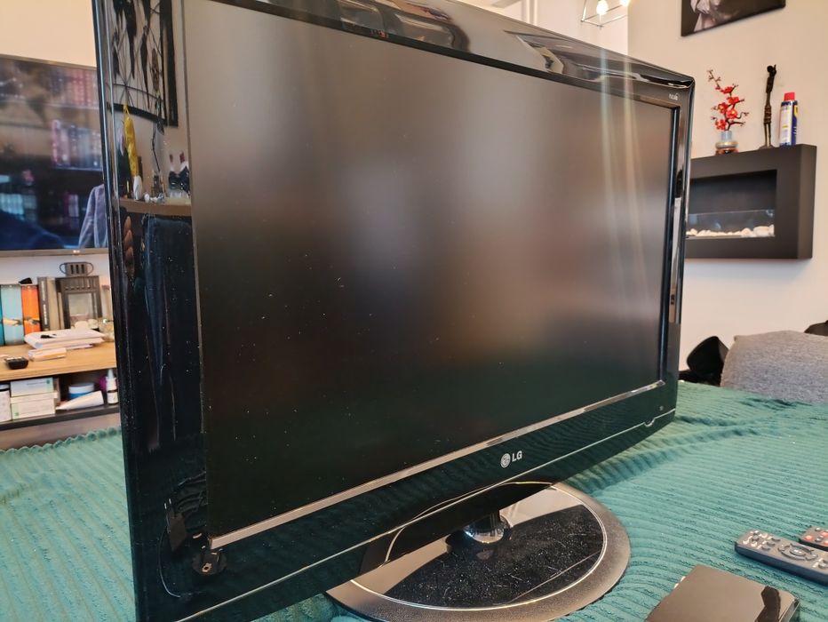 Telewizor LG Full HD [32 cale] + Dekoder DVB-T2 HEVC + Piloty | Komplet!