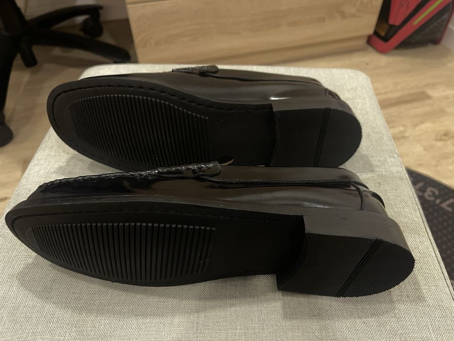 Mocassins em Pele Verniz com Travessão