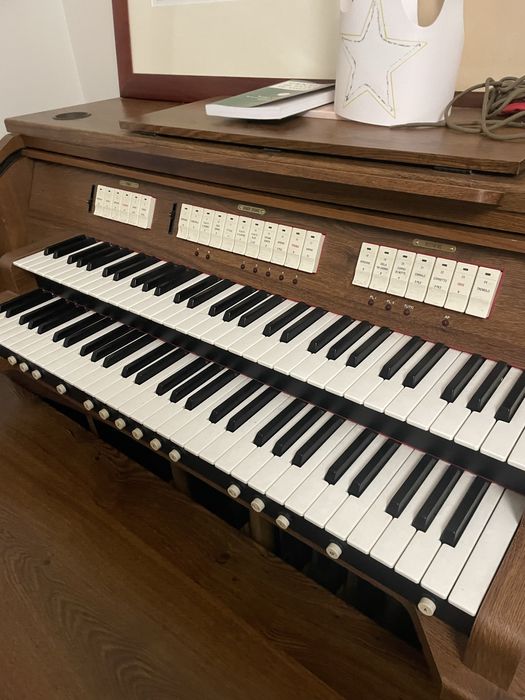 Órgão Ahlborn SL230 em segunda mão – precisa de reparação