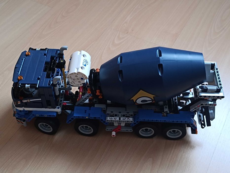 Conjunto Lego Technic 42112 (Camião-Betoneira)