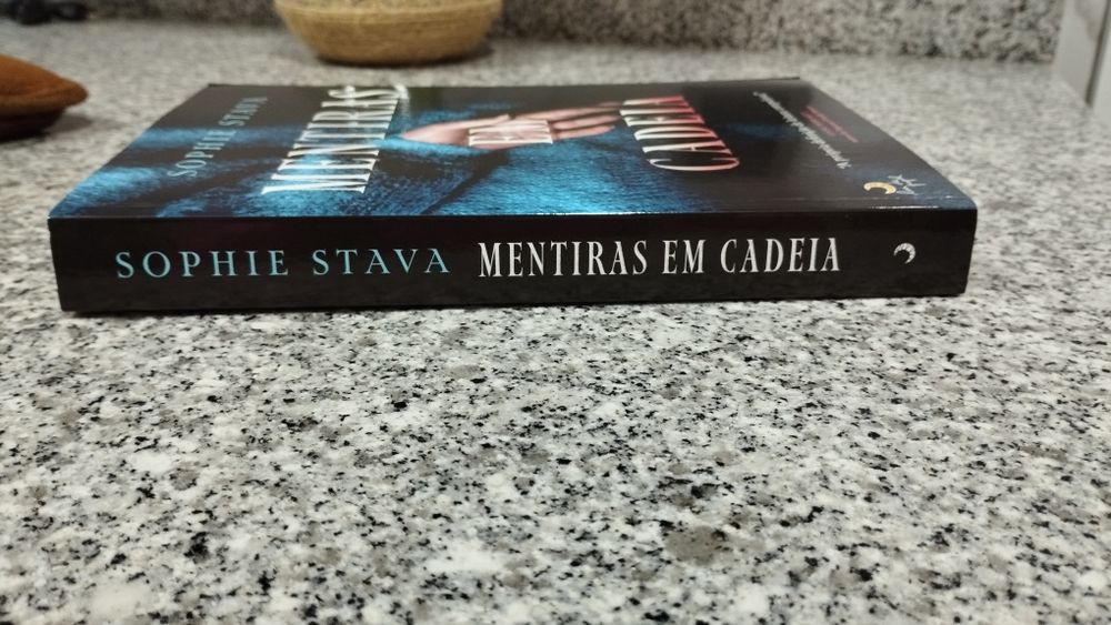 Mentiras em cadeia - Sophie Stava - Portes grátis