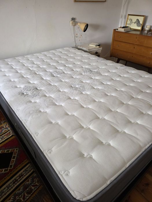 Cama de Casal 140x200 + Colchão Molaflex Gravity Pocket – Como Novo
