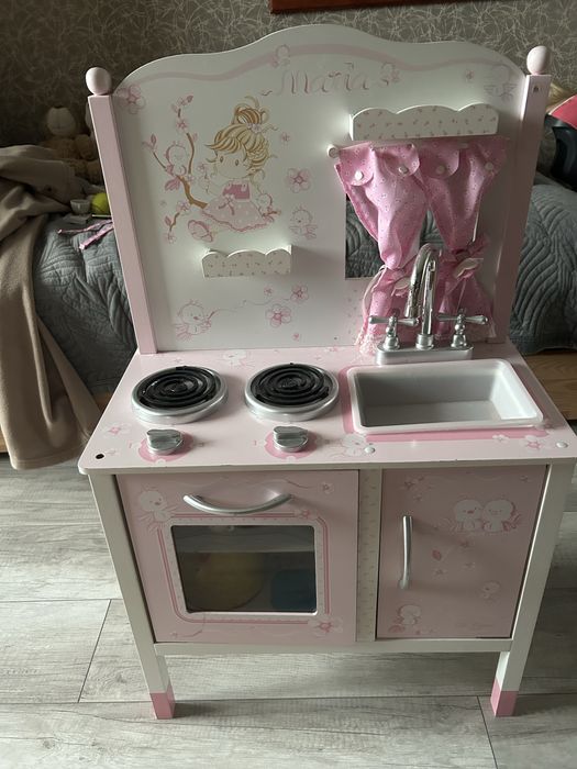 Детская игрушечная кухня