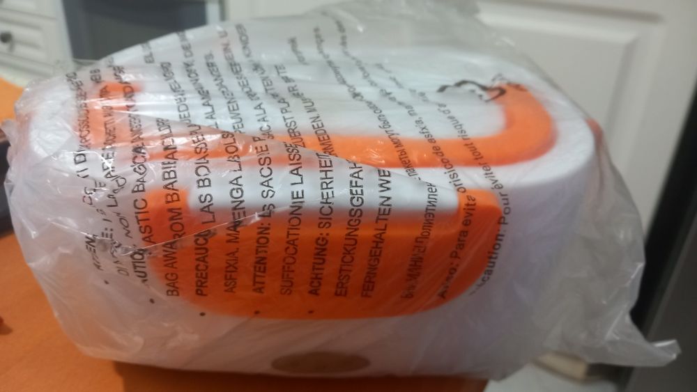 Lancheira elétrica branca e laranja NOVA