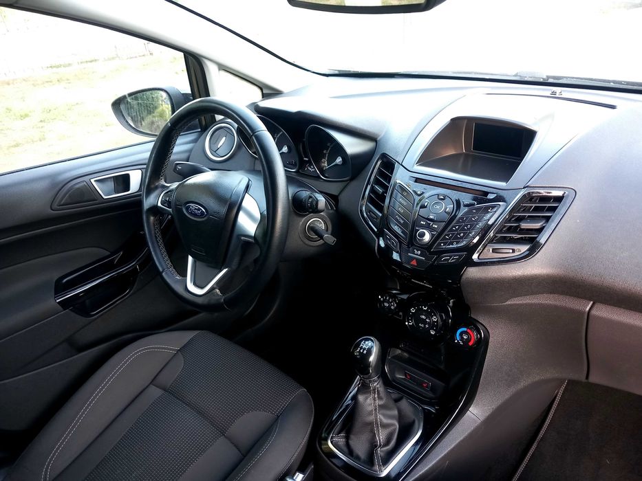 Ford fiesta  ,, TITANIUM '' 150- tyś super stan  gwarancja