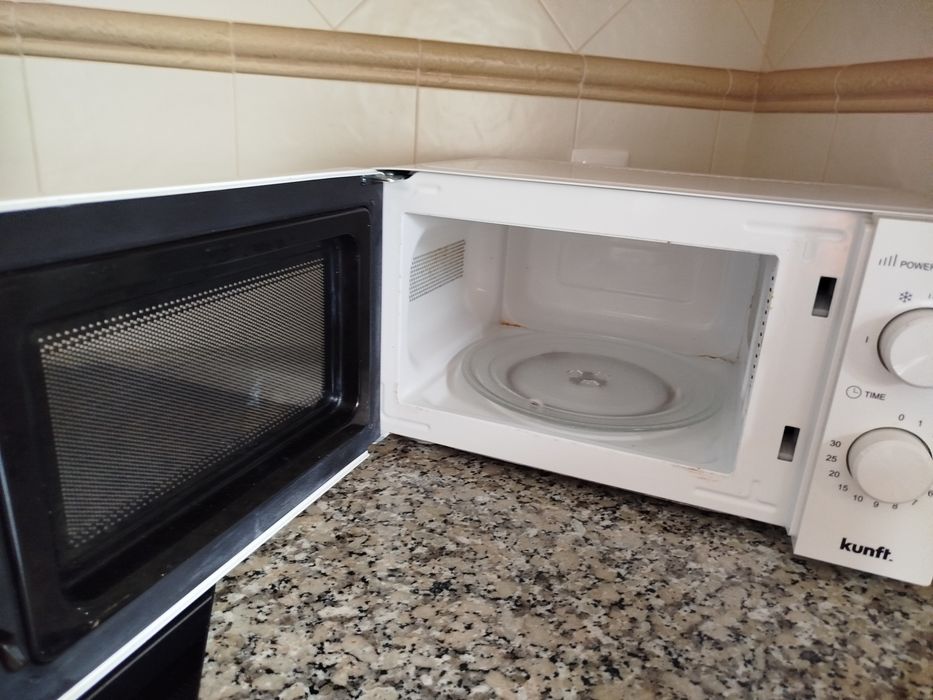 Micro-ondas KUNFT KMW-4459 (20 L - Sem Grill - Branco)