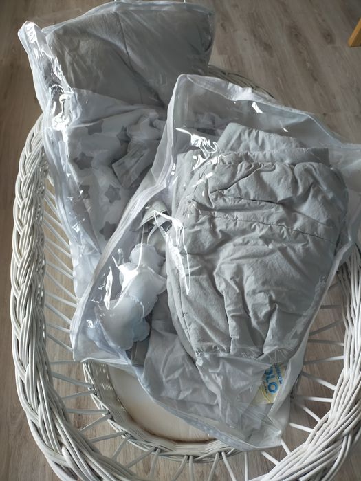 Kosz Mojżesza biały 60*90 + 2 komplety 7mio częściowej pościeli