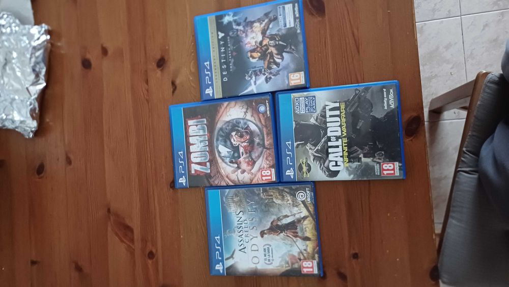Playstation 4 fat 1tb + 4 jogos