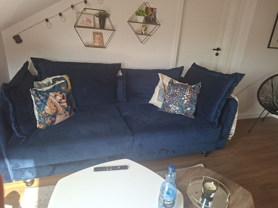 Sofa kanapa rozkładana do spania MILI glamour granatowa riviera z pojemnikiem na pościel loft