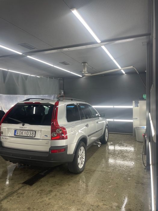 Volvo XC90 D5 з механічною коробкую для військових