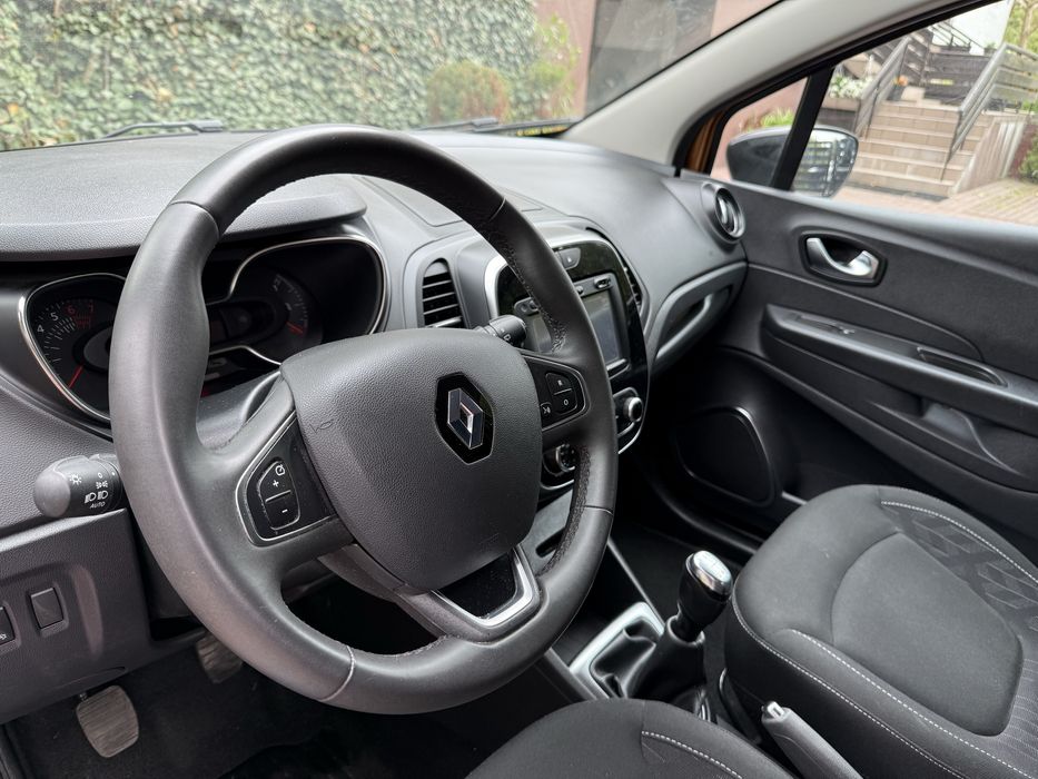 Renault Captur  w pieknym  kolorze