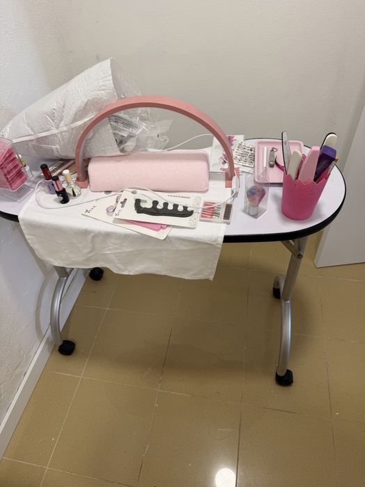 material unhas e mesa