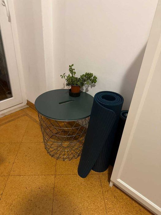 Mesa de apoio com arrumação IKEA KVISTBRO