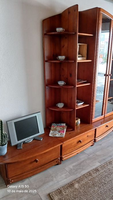 Movel para TV e com cristaleira