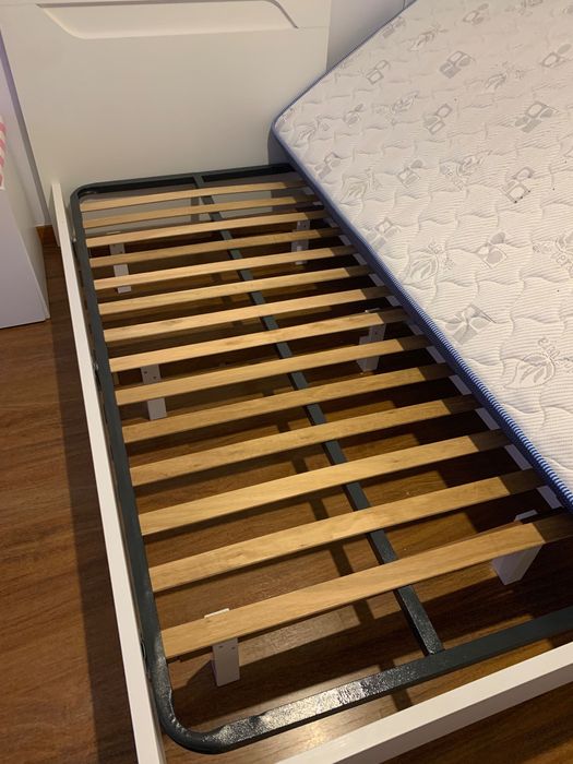 Cama de criança/adolescente em excelente estado com colchão incluido