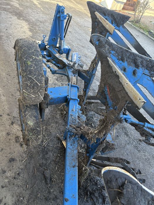 Оборотній плуг LEMKEN OPAL 90 (2+1)