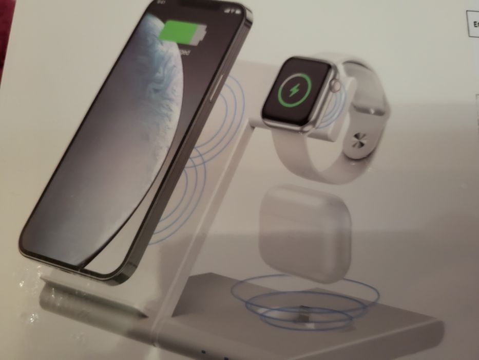 Беспроводное зарядного устройсьво 3 в 1м