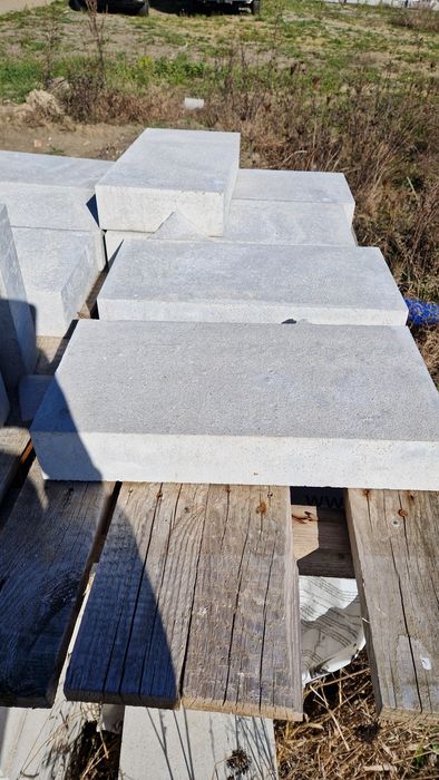 Pustak ogrodzeniowy biały