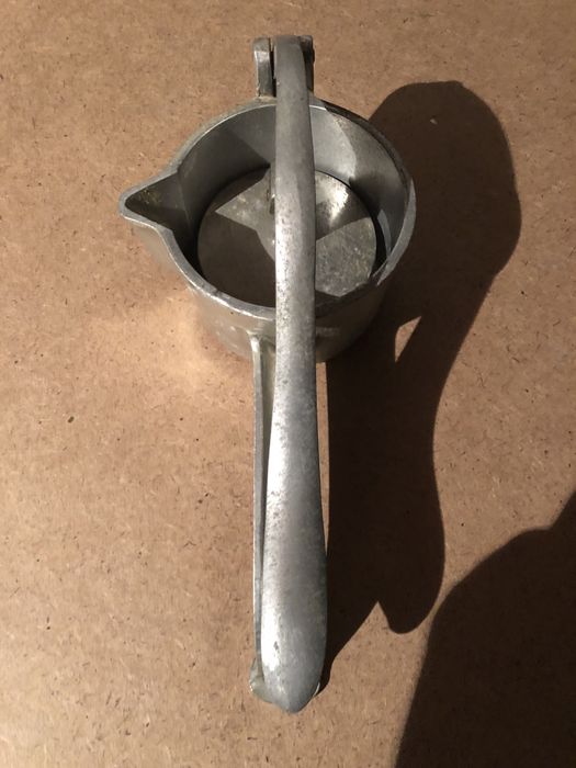 Espremedor de citrinos antigo