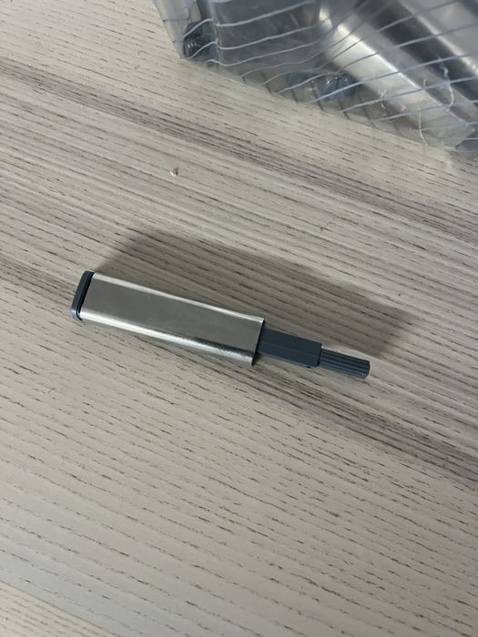 Sistema para portas click and push