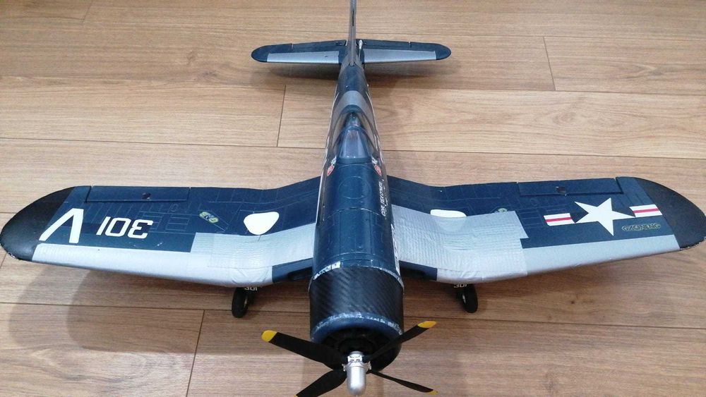 Lote Aeromodelismo RC - 2 Aviões Warbirds + Comando + Recetor + 4 Baterias e Carregador