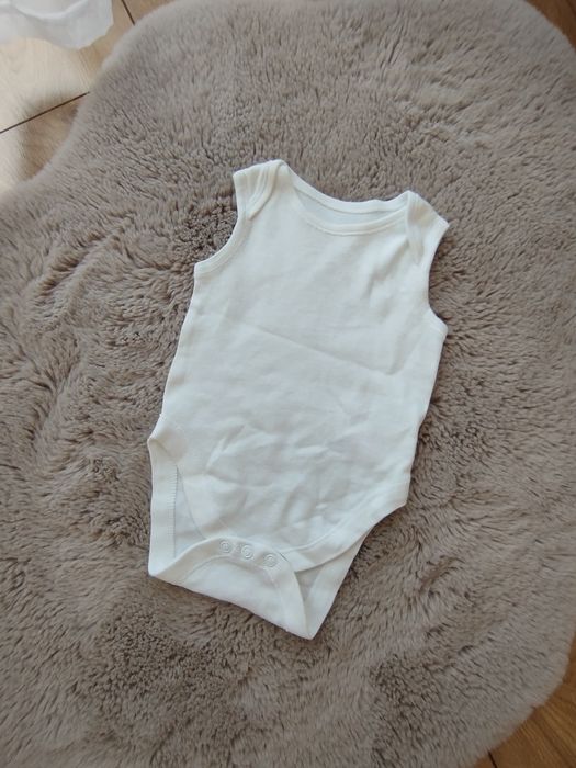 Białe body bez rękawów 62