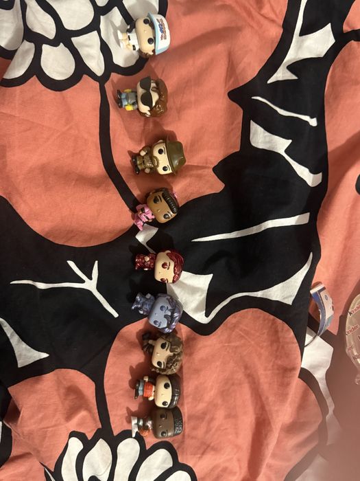 Продам всі ці фігурки з дивних див